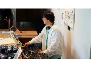 代表取締役 相原祐樹（@fwh_aihara）DJもやる。