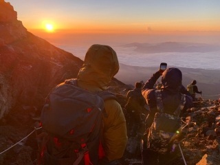 『富士山登山研修』今年は100人登頂を目指します!!