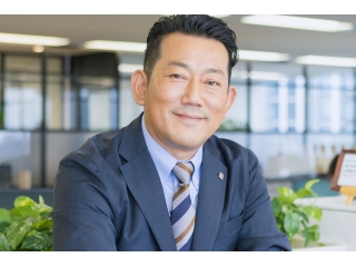 代表取締役：金本修幸
31歳で〈オフィスナビ株式会社〉設立