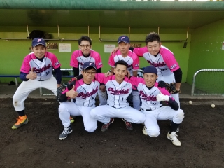 社内野球チーム「ピンカーベル」
エースで4番は未経験の出たがり小早川社長です！