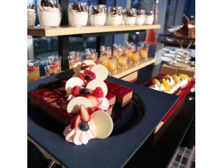 リッツカールトン東京で開催された経営方針発表会では豪華な料理がズラリ☆こちらはお洒落なデザートたち♪