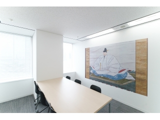 会議室にはそれぞれ信長、秀吉、家康の肖像画が…。これも社長のこだわりです！！