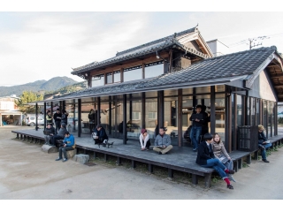 徳島県神山町にある支社、通称「えんがわオフィス」の母屋
築約90年の古民家をリノベーションしています
