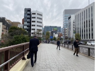 本社オフィスは証券の町「茅場町」です。東京駅にも歩いて行けちゃいます。