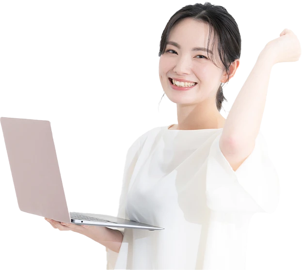 女性がガッツポーズをしている