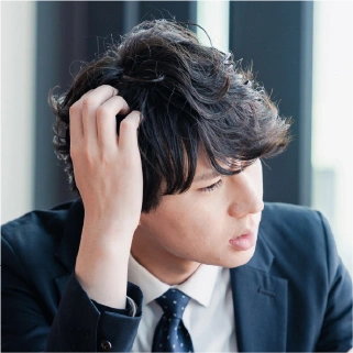 困っている男性